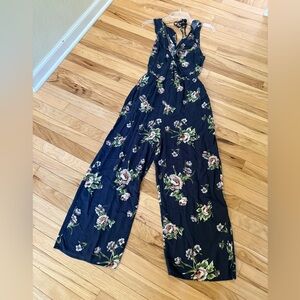 🌸Women’s Floral Jumper Size S🌸